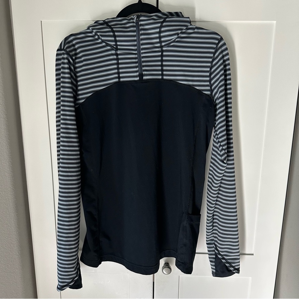 Mountain Hardwear women’s medium black gray striped thin hoodie layering piece